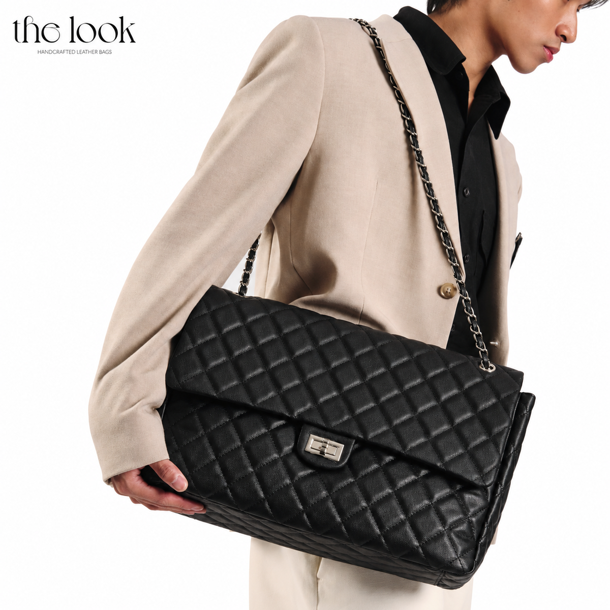 Black The Quilte Jumbo Convertible Travel Bag worn over the shoulder | The Look Officiel