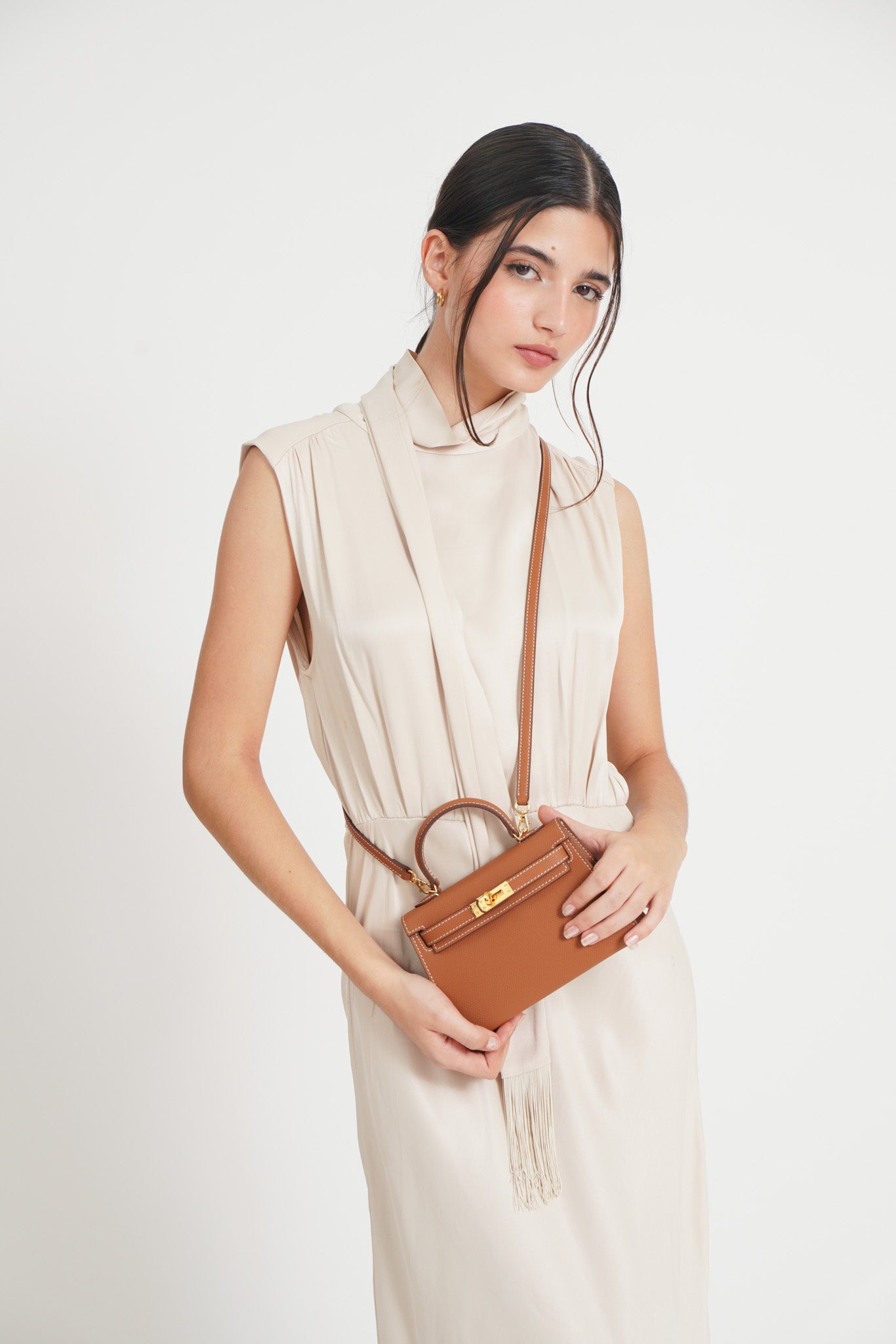 Side profile of the structured evening bag, black Epsom leather with silver hardware, handmade by The Look Officiel.